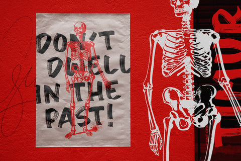 Asthon Hawk - Textured SVG Font Font Timur type 