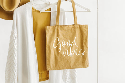 Betty Dolls - Modern Handwritten Script Font Font Timur type 