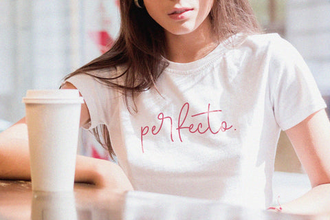 Daniela Paradise - Monoline Handwriting Font Font Timur type 