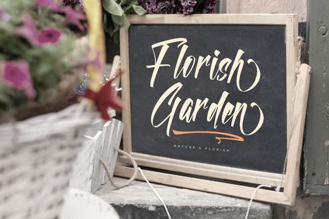 Gelaxttron Beyonkers - Modern Calligraphy Font Font Letterena Studios 