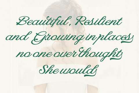 Grande Island Font RomieStudio 