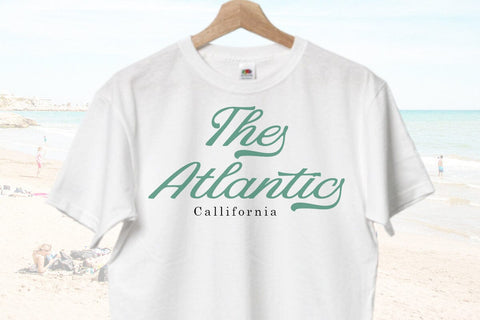 Grande Island Font RomieStudio 