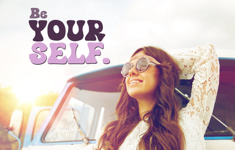 Hand Drawn Groovy Retro Font - Nostalgia, Modern Retro Font Font Mastilo Designs 