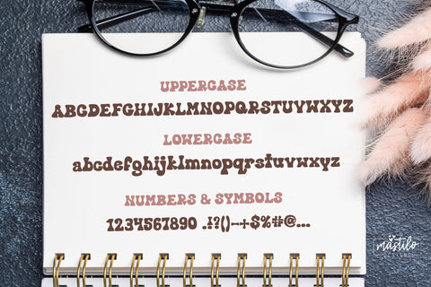 Hand Drawn Groovy Retro Font - Nostalgia, Modern Retro Font Font Mastilo Designs 