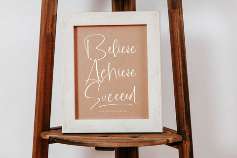 Highland Soonbeam - Modern Handwritten Font Font Letterena Studios 