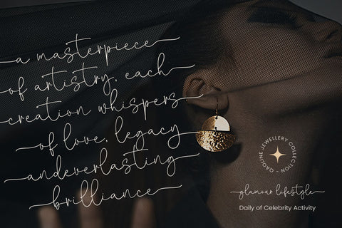 Holly - Christmas Font Font Mozarella 