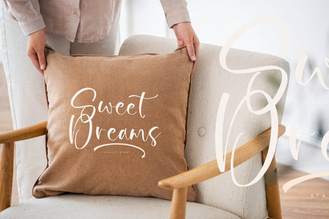 Homellyst - Beauty Handwritten Font Font Letterena Studios 