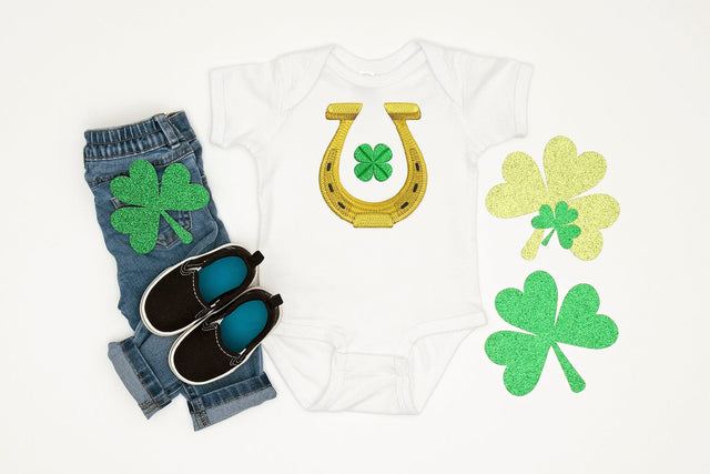 Horseshoe with Clover Embroidery Embroidery/Applique DESIGNS Risa Rocks It 