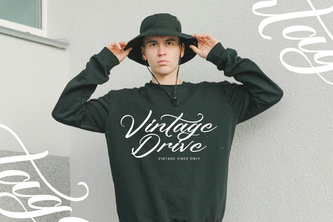 Machine Vintage - Modern Stylish Script Font Letterena Studios 