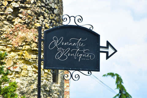 Muthigold - Modern Beautiful Script Font Letterena Studios 