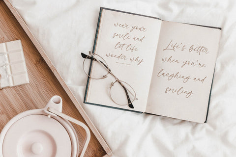 Qarlesya - Modern Elegant Script Font Letterena Studios 