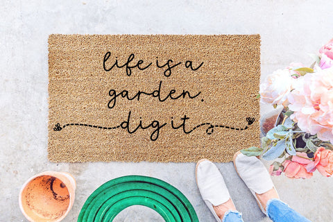 Queen Bee Script Font Beck McCormick 