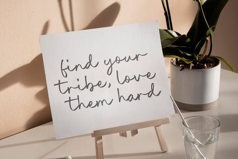 Queen Lorient - Handwritten Script Font Font Timur type 