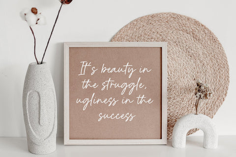 Queen Smoothie - Handwritten Script Font Font Timur type 