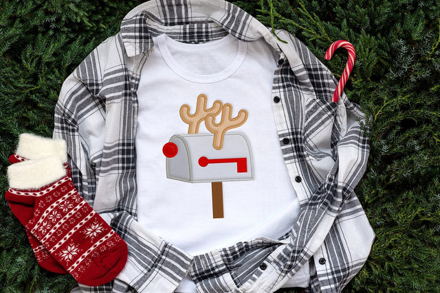Reindeer Christmas Mailbox Applique Embroidery Embroidery/Applique DESIGNS Risa Rocks It 