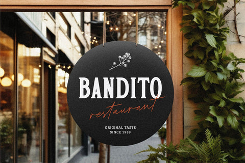 Restrobe - Retro Serif Font Font studioalmeera 