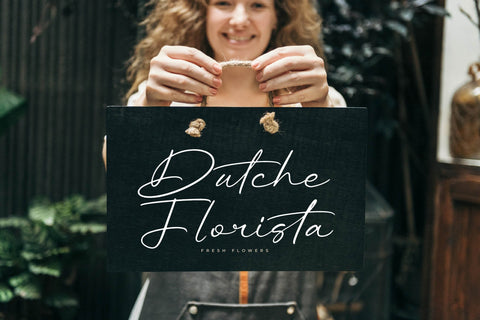 Rhinayza - Modern Signature Script Font Letterena Studios 