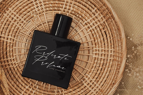 Rosatlinde - Elegant Signature Script Font Letterena Studios 