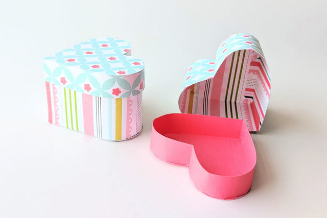 Valentine's Day Heart Gift Box with Lid SVG 3D Paper Risa Rocks It 