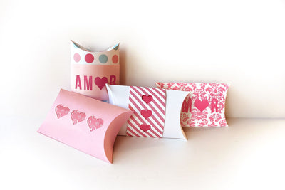 Amor y Corazones Caja Pillow Box SVG Risa Rocks It 