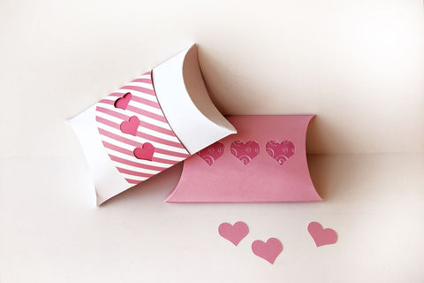 Amor y Corazones Caja Pillow Box SVG Risa Rocks It 