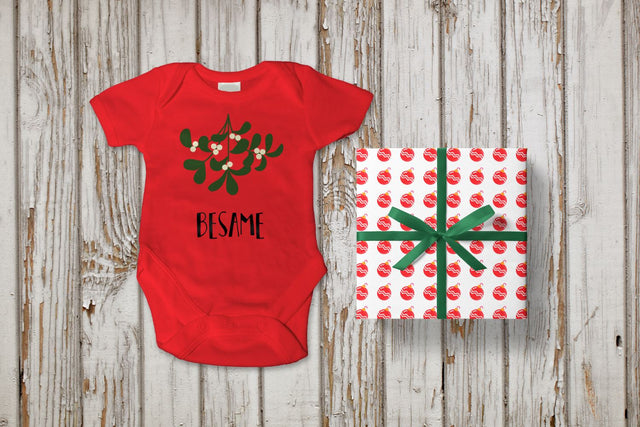 Besame Muérdago Kiss Me Mistletoe SVG Designed by Geeks 