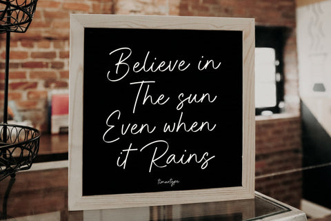 Brighton Signature - Modern Signature font Font Timur type 