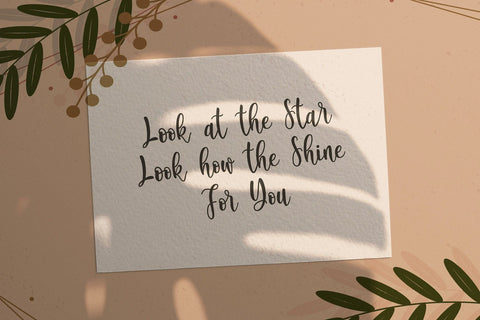 Britany Queens - Handwritten Font Font StringLabs 