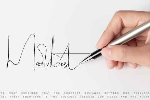 Clomantso - Realistic Signature Font Storytype Studio 