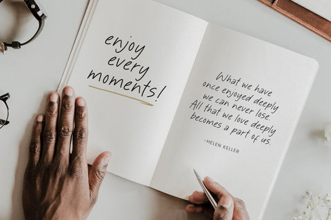 Delight Paradise - Handwritten Font Font Timur type 