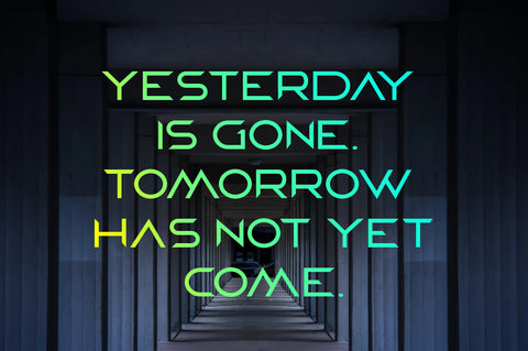 Deltha – Modern Font Font Vultype Co 