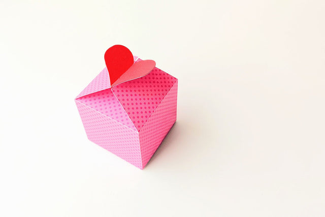 Gift Box with Heart Interlocking Top SVG 3D Paper Risa Rocks It 