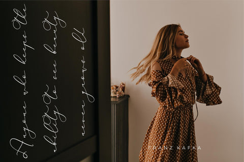 Hardyela Sandert - Ballpoint Signature Font Storytype Studio 