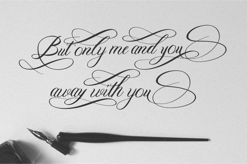 Holdywood Font Qwrtype Foundry 