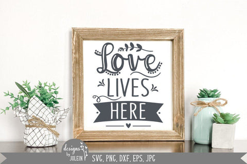 Love lives here SVG, Farmhouse sign SVG SVG Designs by Jolein 