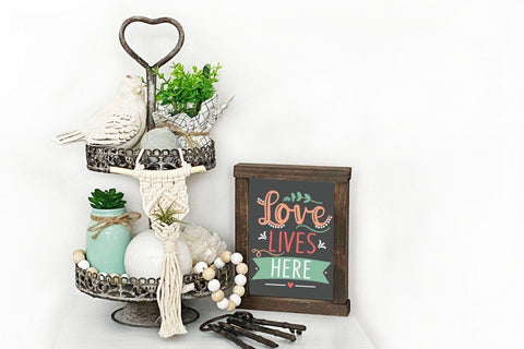 Love lives here SVG, Farmhouse sign SVG SVG Designs by Jolein 