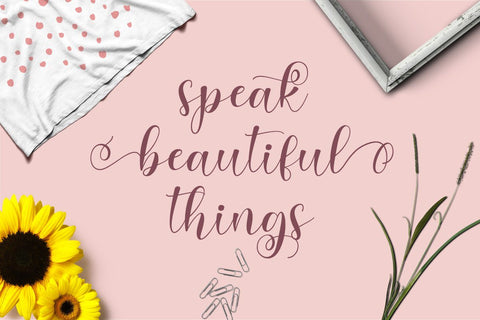 Marlyna Script Font yumnatype 