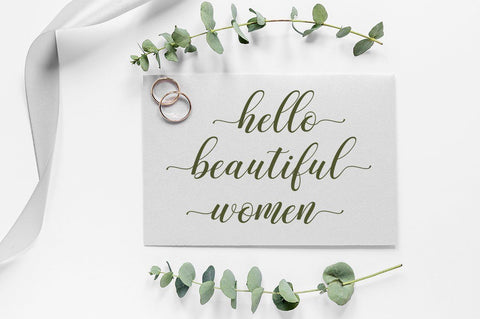 Maulydia Script Font Straight.co 