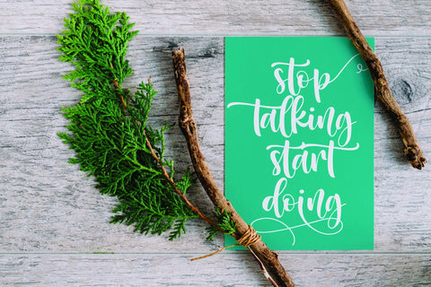 Melody Christmas Font Mozarella 