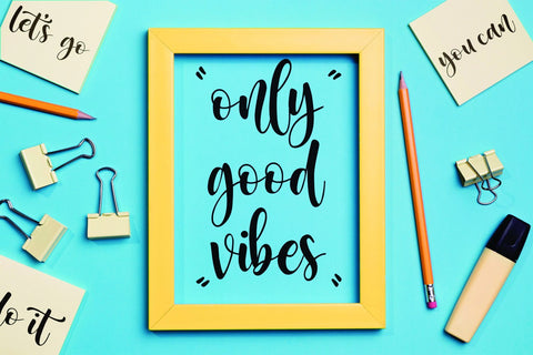 Melody Christmas Font Mozarella 