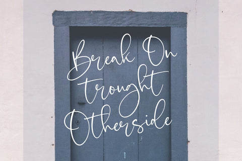 Nostalgic Luxury Modern Calligraphy Font Font Letterative 