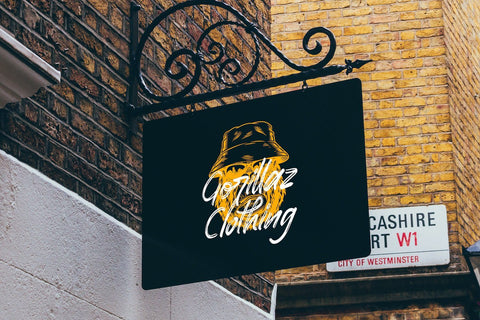 Pomthinq - Brush Script Font Font StringLabs 