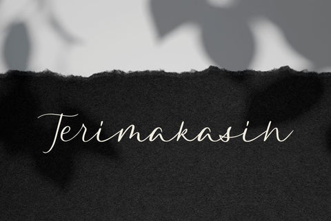 Qarllottey Font Allouse.Studio 