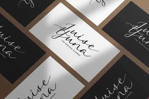 Qarllottey Font Allouse.Studio 