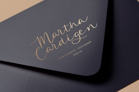 Qarllottey Font Allouse.Studio 