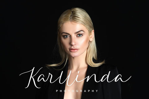 Qarllottey Font Allouse.Studio 