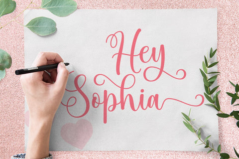 Queen Sanata Font Rotterlab studio 