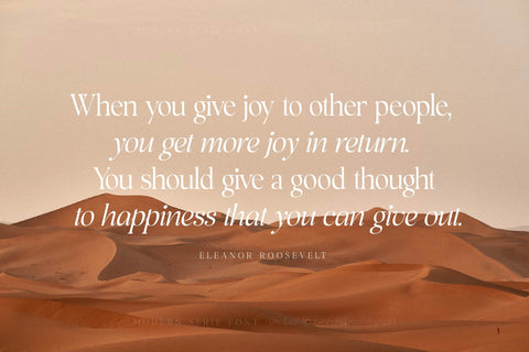 Rowfinde Typeface Font Storytype Studio 