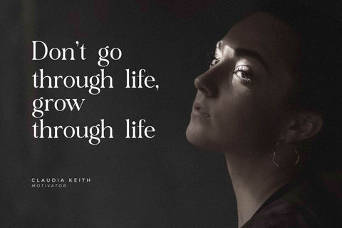 Saunde Typeface Font Storytype Studio 