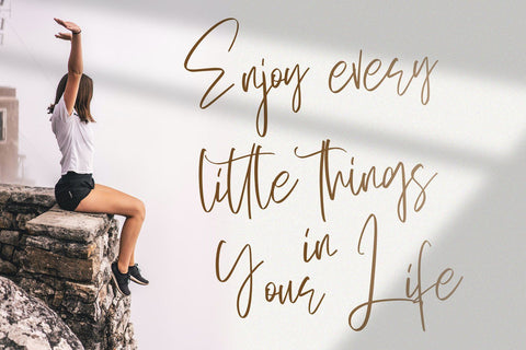 Sellviny Queen - Handwritten Font Font StringLabs 